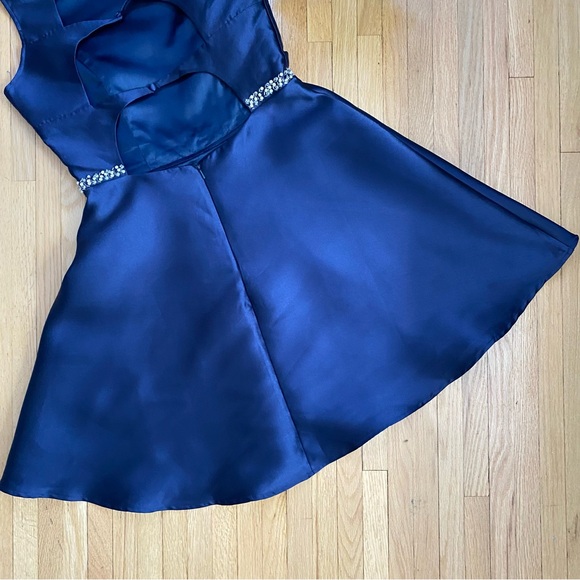 Minuet Petite Navy Fit & Flare Crystal Waist and Open Back Satin Dress Size L - Picture 10 of 11
